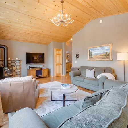 Tahoe Donner Mountain Cabin Surrounded By Forest!